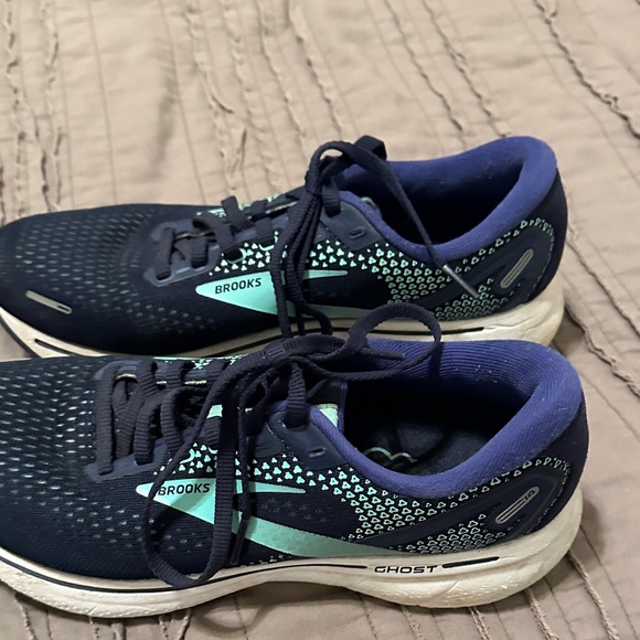 Brooks women’s  Ghost Athletic Shoes - Navy and Teal. 7.5 - Picture 1 of 4